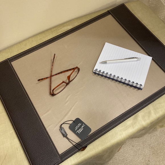 Tuscan Designs Classic Desk Pad, brown, 23.5 x 15.5 - Picture 7 of 8